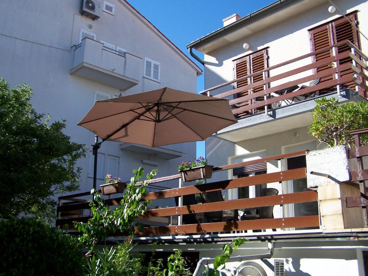 Apartments Sestan Novalja Exterior photo